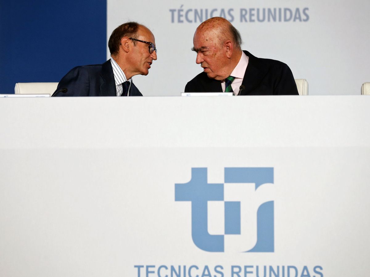Foto: El CEO de Técnicas Reunidas, Juan Lladó (i), junto con el presidente José Lladó. (Reuters)