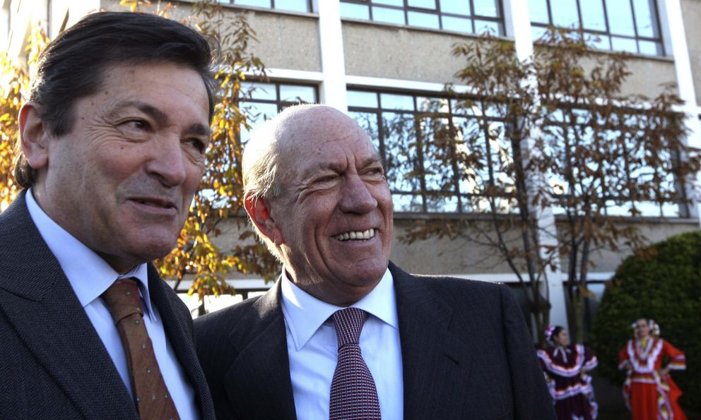 El presidente de Asturias, Javier Fernández y Antonio Suárez. (Efe)