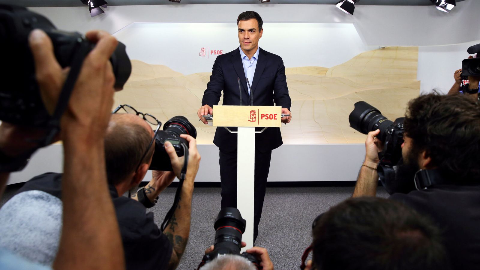 Foto: Pedro Sánchez, en rueda de prensa este 26 de septiembre en Ferraz, tras la reunión de la permanente de la ejecutiva federal. (Reuters)