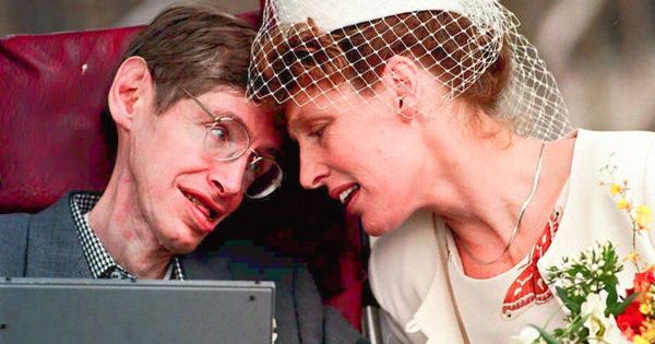 Foto: Stephen Hawking y su segunda esposa, Elaine Mason. (Gtres)