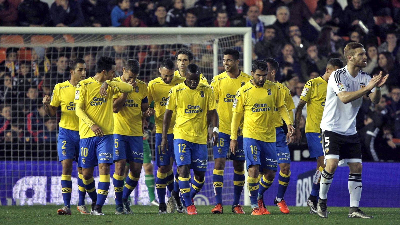 Foto: Los jugadores de Las Palmas celebran el gol de su equipo (Efe).