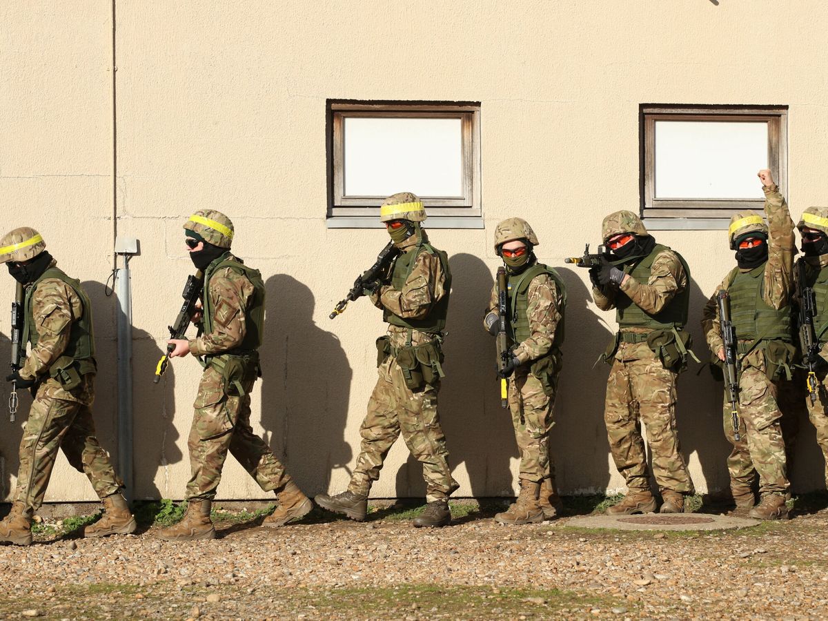 Foto: Entrenamiento de soldados ucranianos en Reino Unido, el 2 de junio de 2023. (EFE/Adam Vaughan)