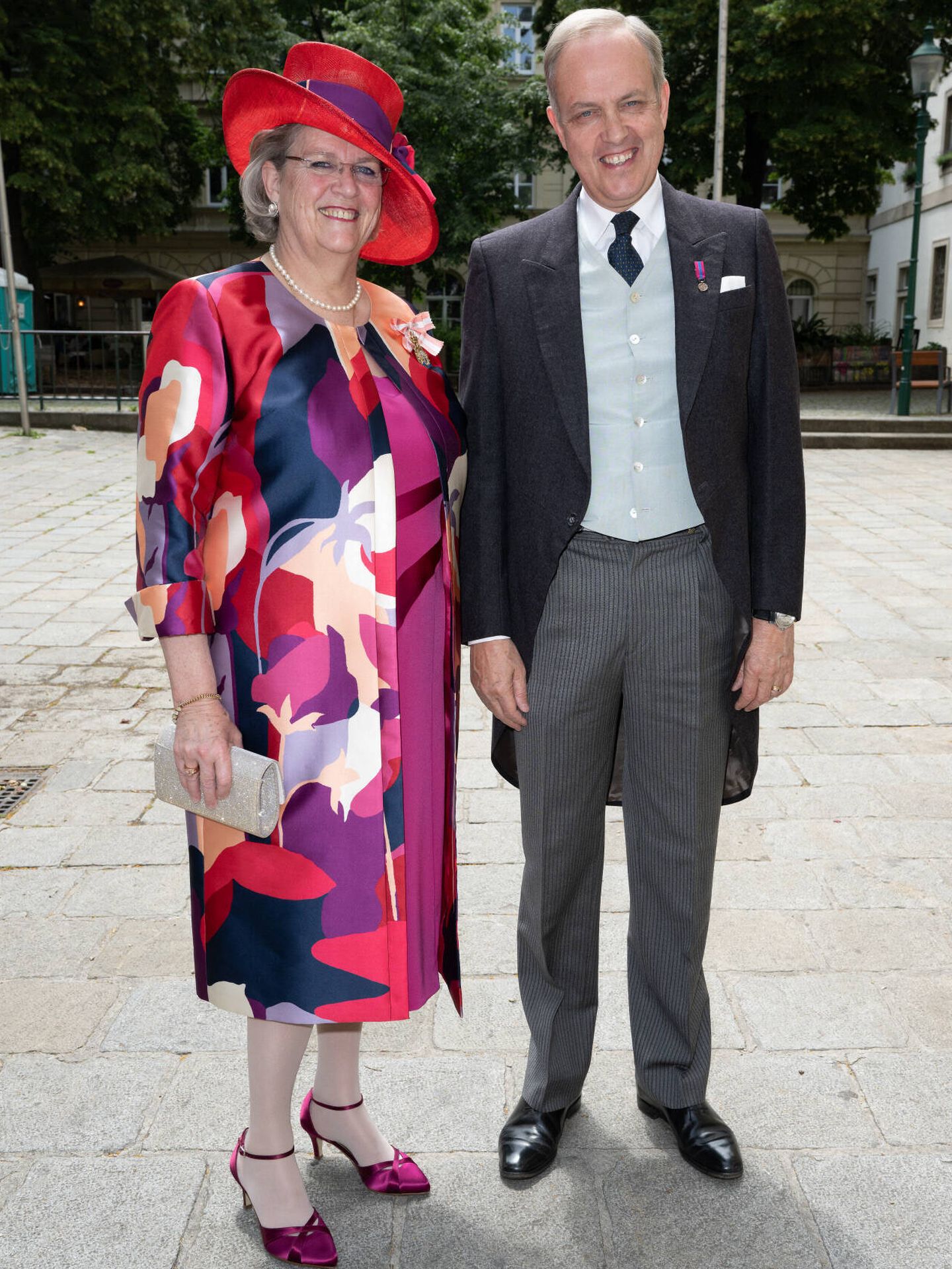 El príncipe Gundakar de Liechtenstein y la princesa María de Orleans, en la boda de su hijo. (Gtres)