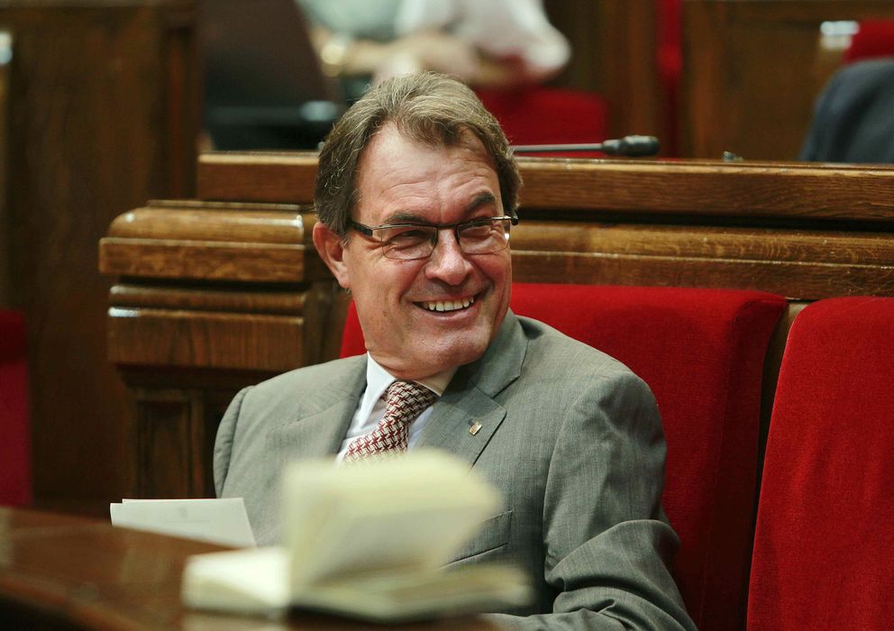 Foto: El presidente de la Generalitat, Artur Mas, sonríe durante la segunda jornada del debate de Política General. (EFE)