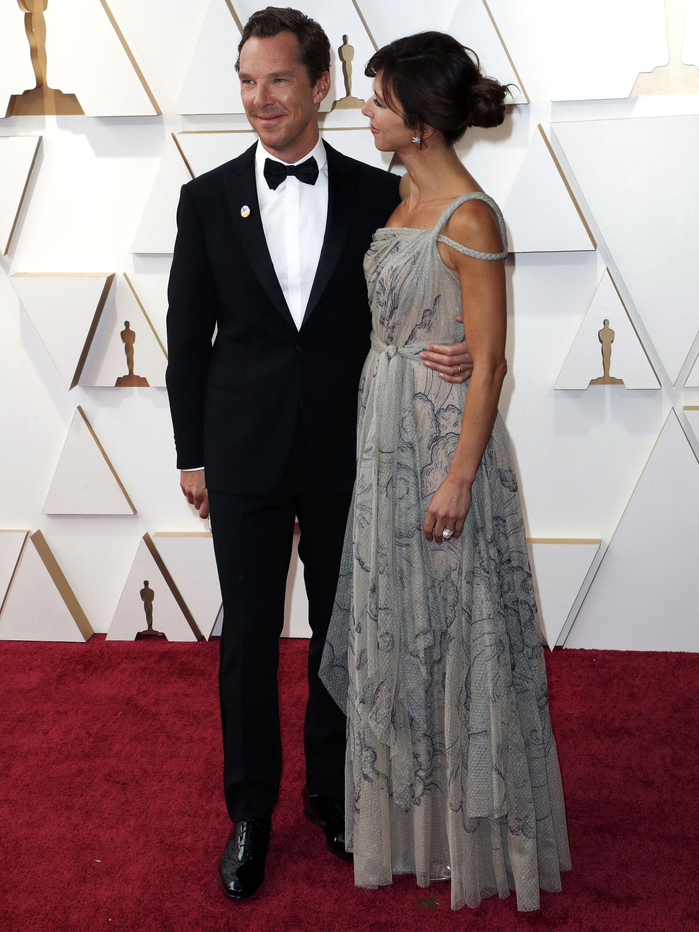 Benedict Cumberbatch, con su esposa, Sophie Hunter, en los Premios Oscar. (EFE/EPA/David Swanson)