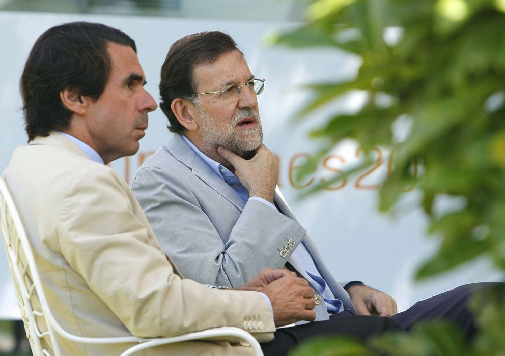 Foto: El presidente del Gobierno, Mariano Rajoy, y el presidente de FAES, José María Aznar. (EFE)