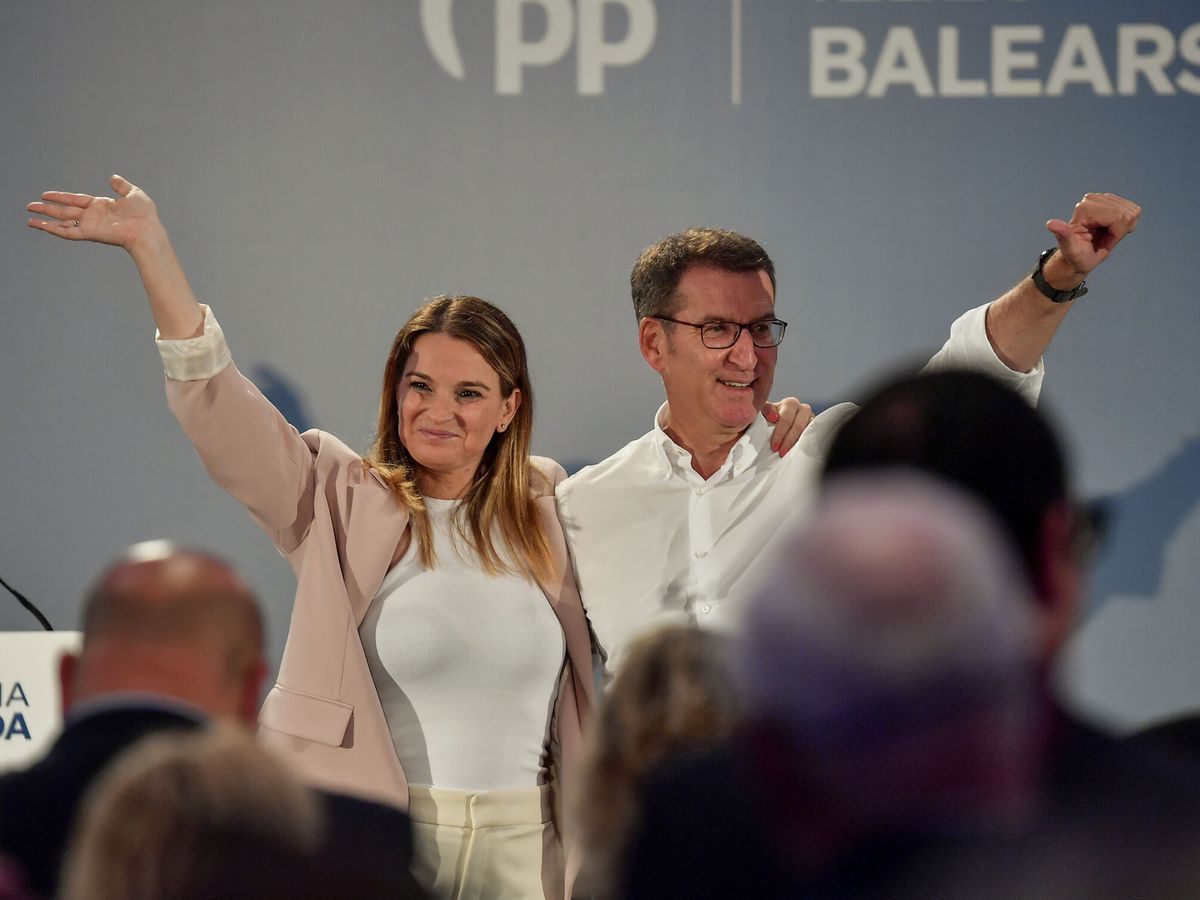 Foto: La candidata del Govern Balear, Marga Prohens, junto al líder del PP, Alberto Núñez Feijóo (EFE/Miquel A. Borrás)