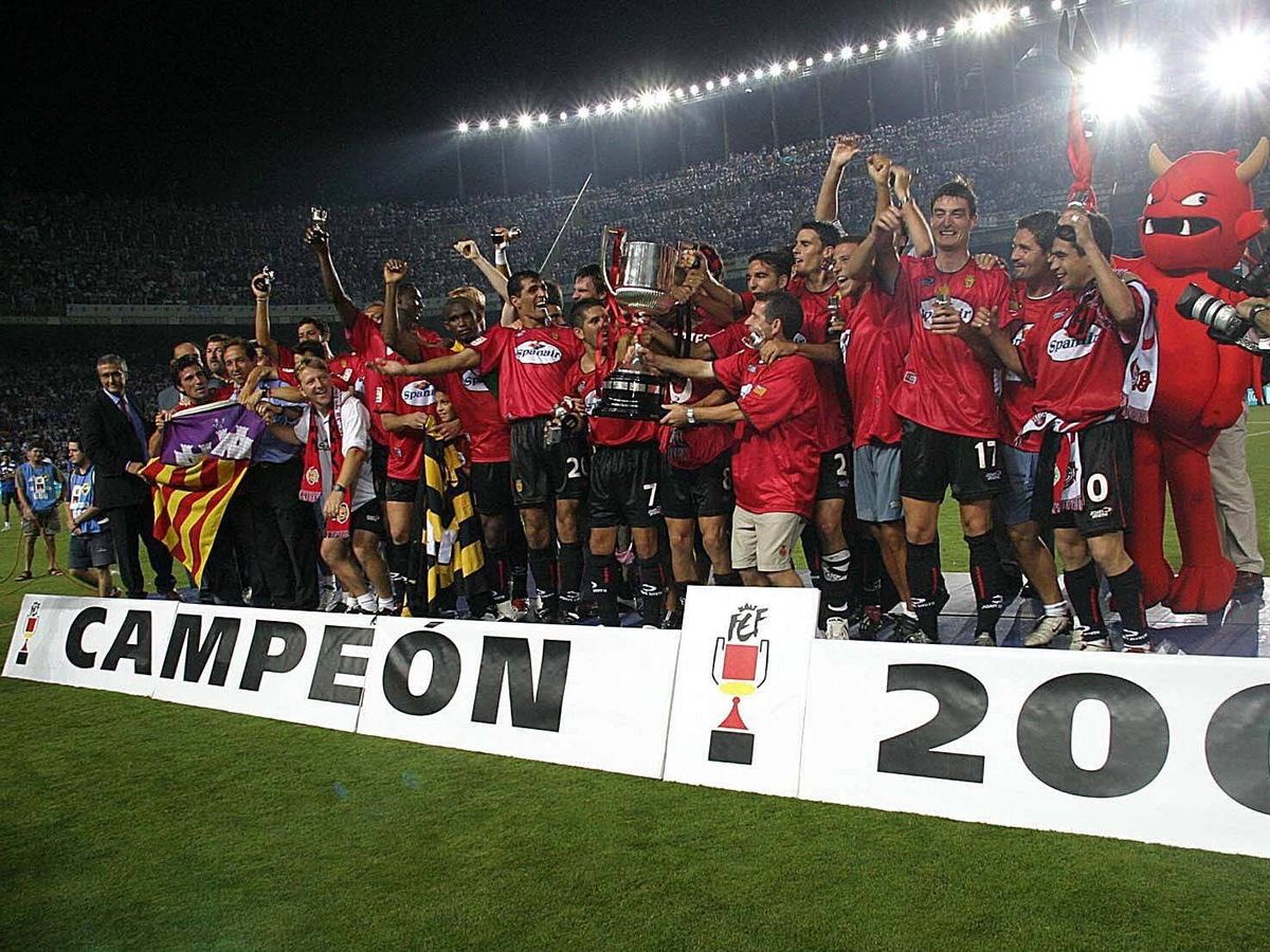 Foto: El Mallorca celebra la Copa del Rey de 2003. (Joan Torres).