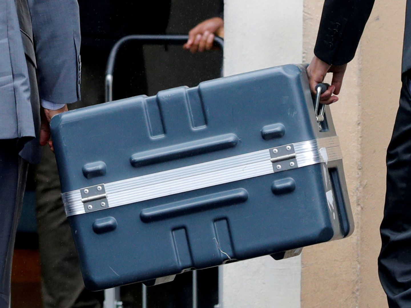 Contenedor que contiene las cajas negras del Boeing 737 de Ethiopean Airlines accidentado. (Reuters)