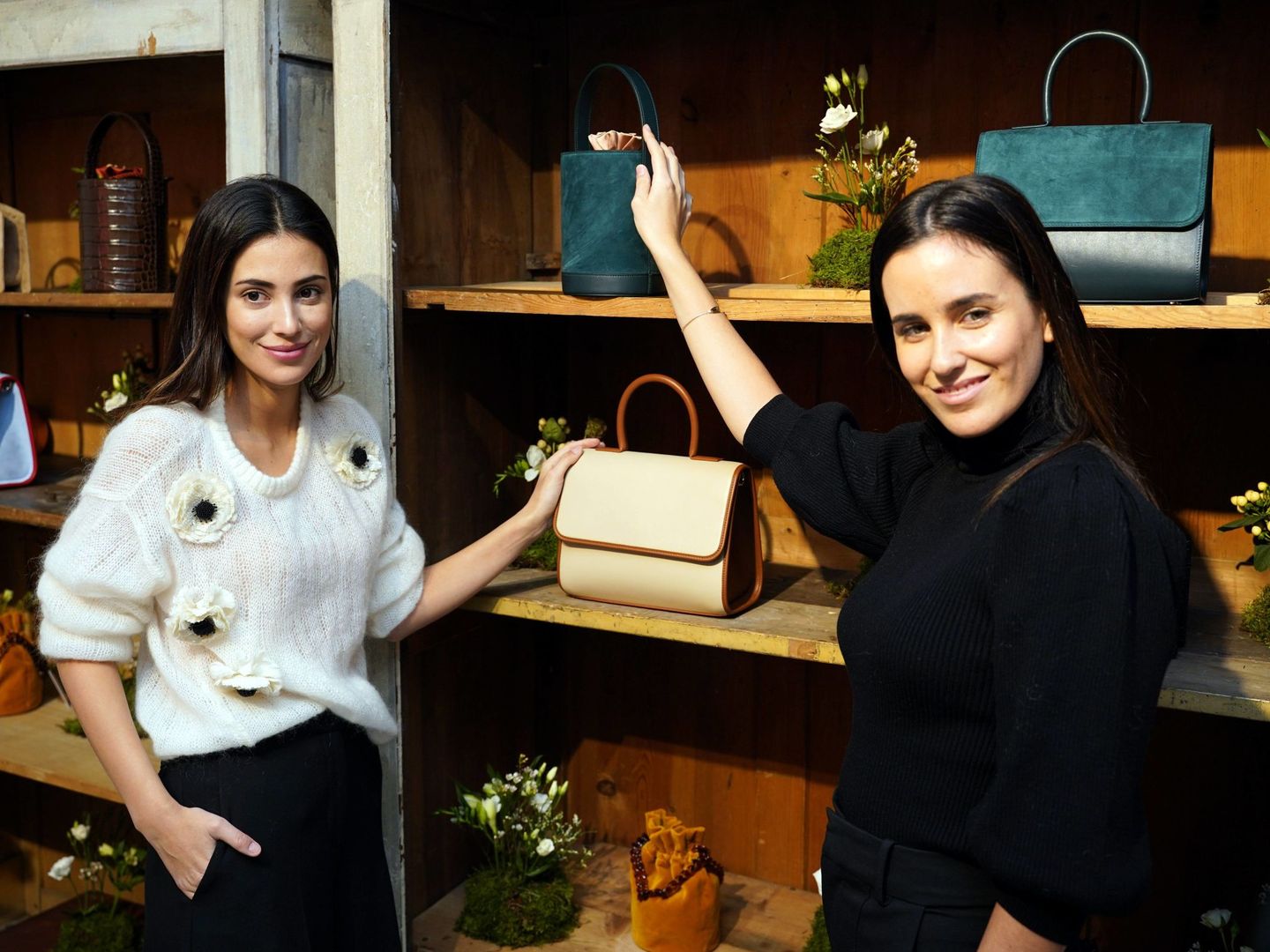 Alessandra de Osma y Moira Laporta enseñan su nueva colección. (Cordon Press)