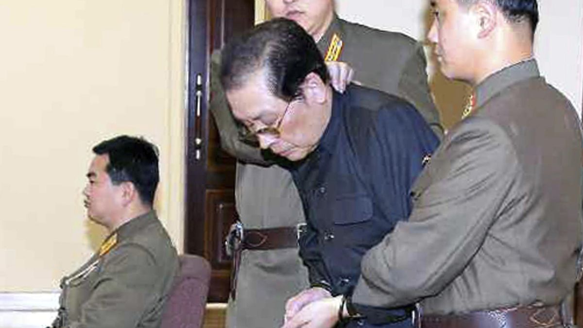 Ruedan cabezas en Corea del Norte: Kim Jong-un ejecuta a su tío