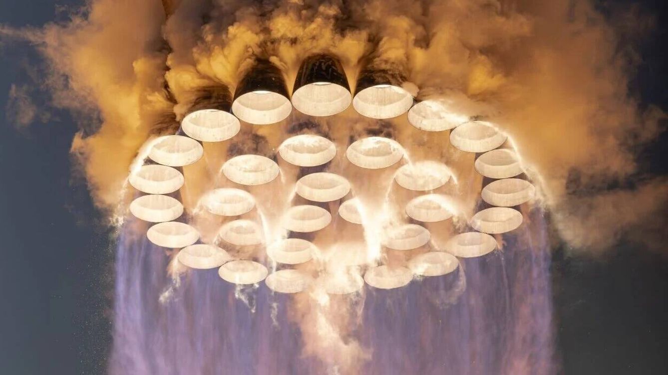 Foto: Los motores del Starship durante el despegue. (SpaceX)