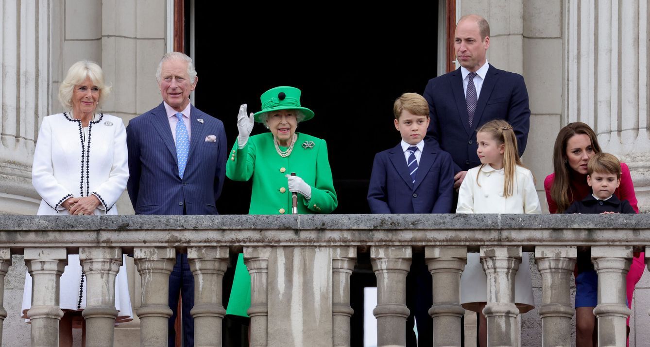 Isabel II, junto a su familia en una de sus últimas apariciones. (Getty/Chris Jackson)