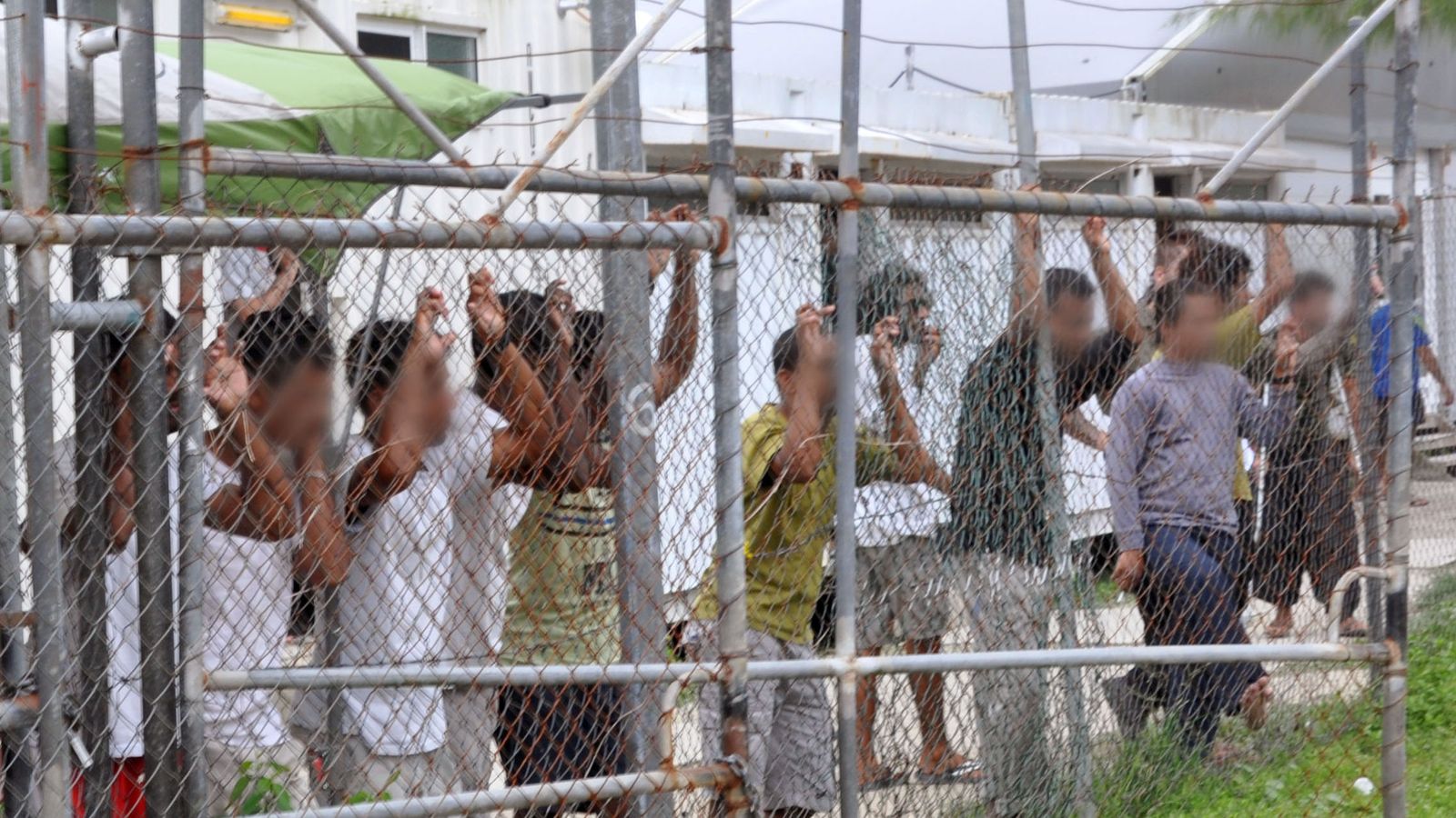 Foto: Solicitantes de asilo en la isla de Manus. (Reuters)