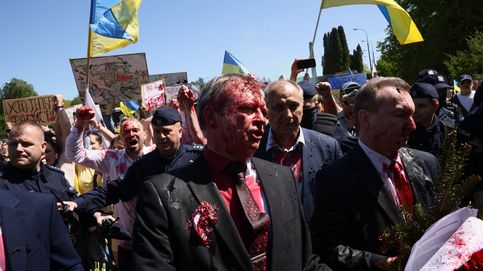 El embajador ruso en Polonia, agredido con pintura roja en un acto del Día de la Victoria