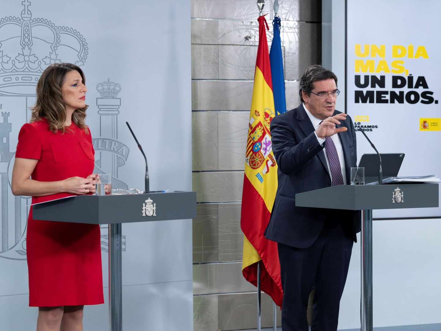 La ministra de Trabajo, Yolanda Díaz, y el titular de Seguridad Social, José Luis Escrivá. (EFE)