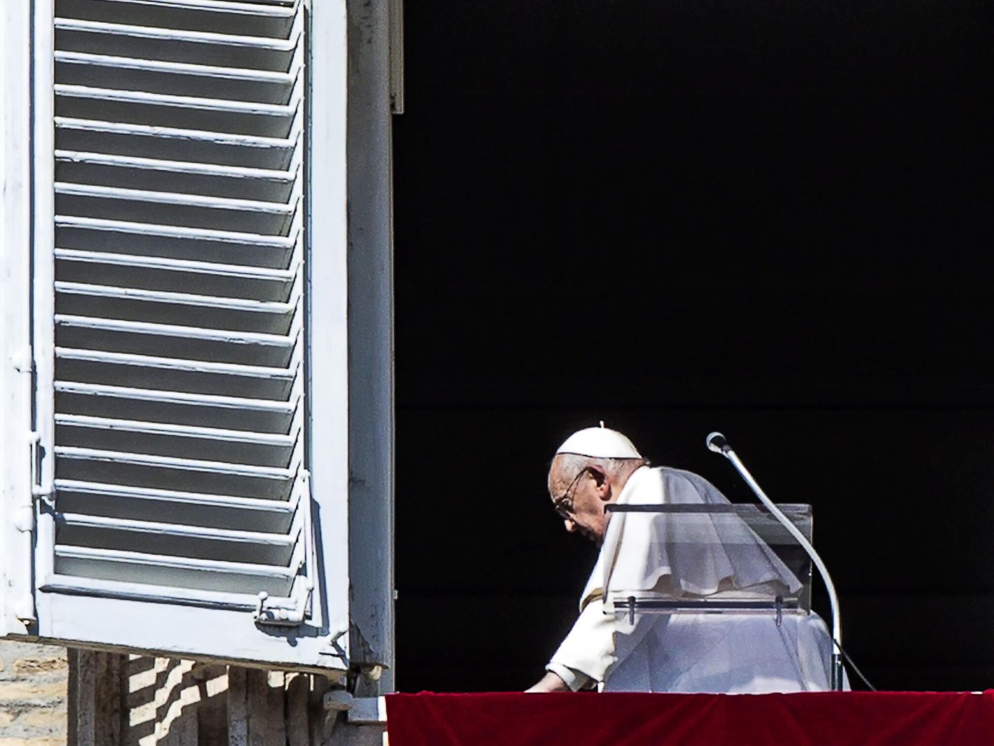 El Papa Francisco en el balcón de la plaza de San Pedro. (EFE/Angelo Carconi)
