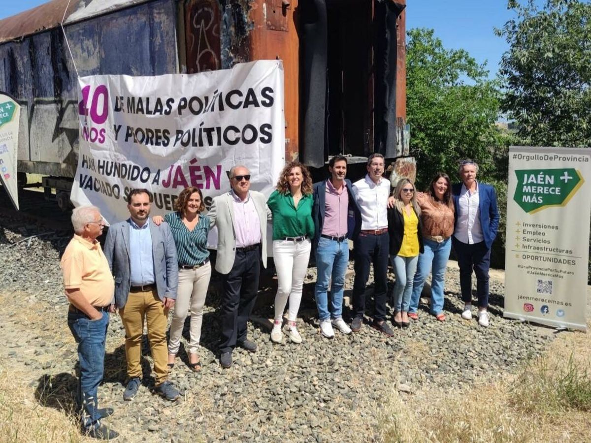 Foto: Los miembros de la lista de Jaén Merece Más en la presentación de su candidatura. (Cedida)