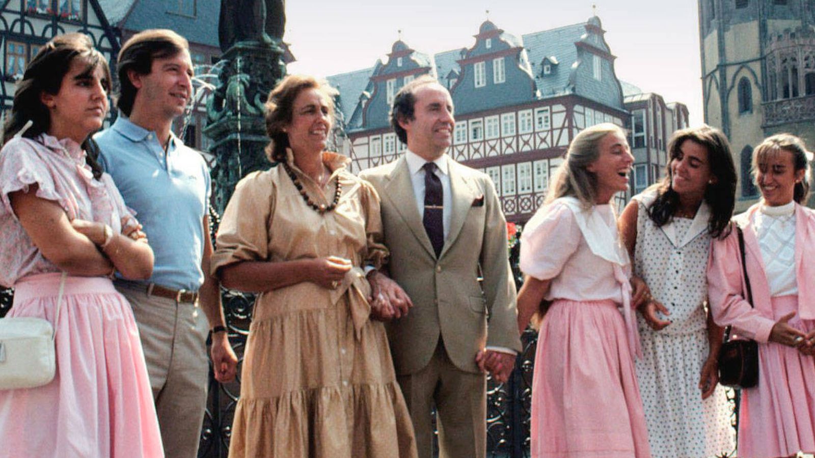 Foto: El matrimonio Ruiz-Mateos con algunos de sus hijos, en una imagen de archivo. (Cordon Press)