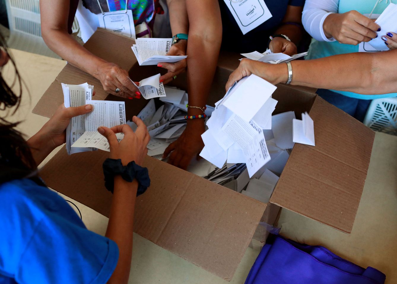 Recuento de votos en Caracas (Venezuela). (Efe)
