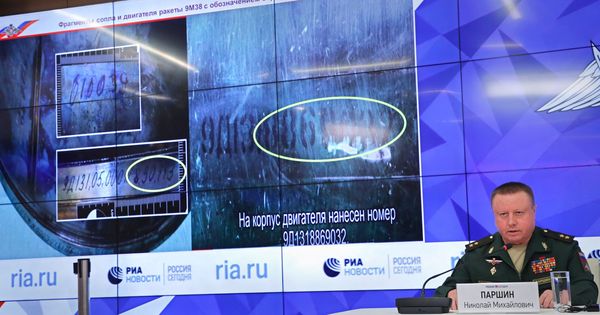 Foto: El jefe del departamento de Artillería y Misiles del Ministerio de Defensa ruso, Nikolai Parshin,afirmó hoy que tiene pruebas que señalan a Ucrania como la responsable del derribo en el espacio aéreo de ese país. (EFE)