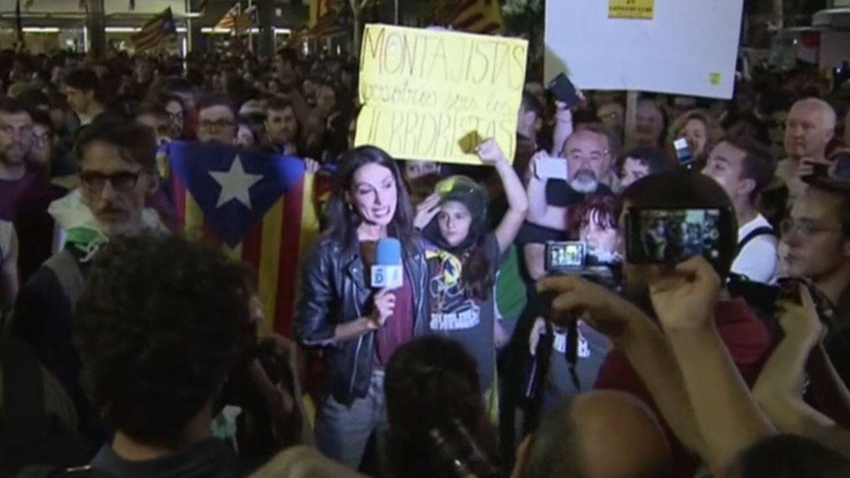 Agresión a una periodista de Telecinco en la manifestación del 1-O en Barcelona