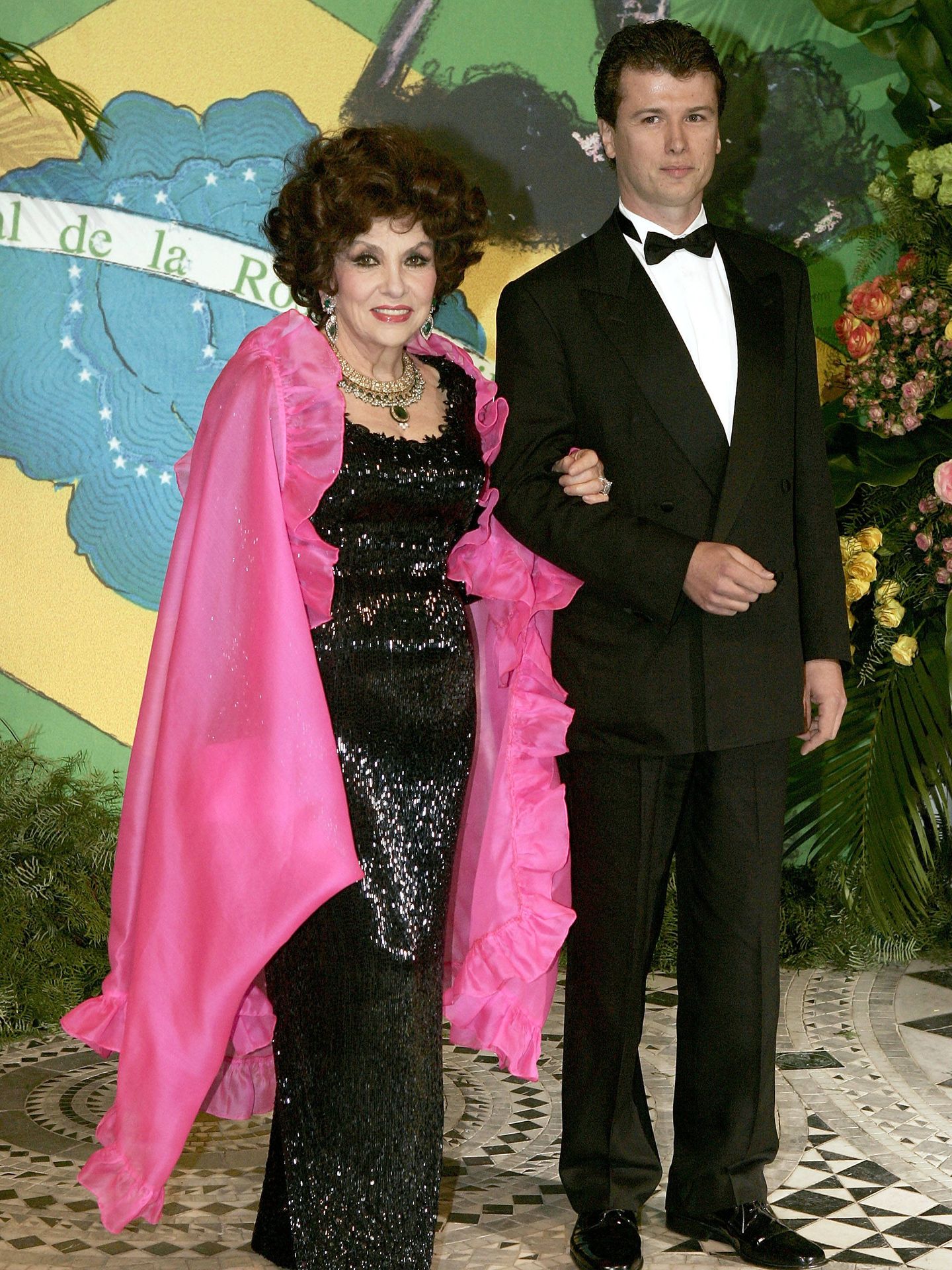Gina Lollobrigida y Javier Rigau, en el Baile de la Rosa de 2005. (Getty)