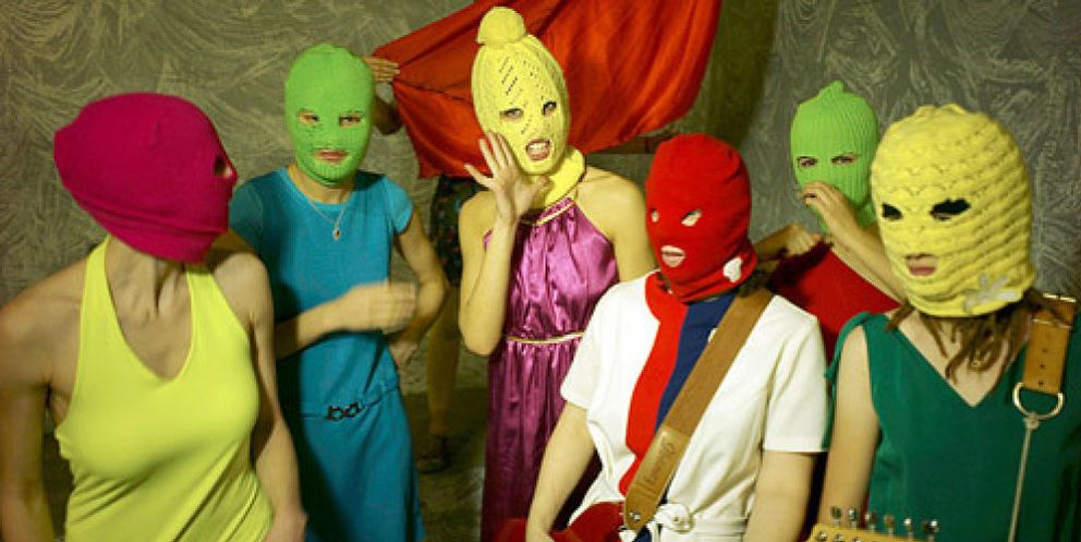 Foto: Las bandas de chicas que inspiraron a Pussy Riot, la pesadilla 'punk' de Putin