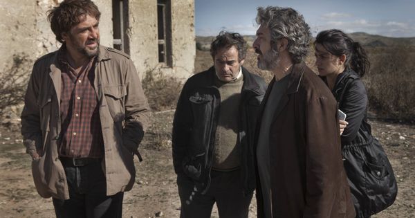 Foto: Javier Bardem, Eduard Fernández, Ricardo Darín y Penélope Cruz en 'Todos lo saben', que competirá en Cannes. (Universal) 