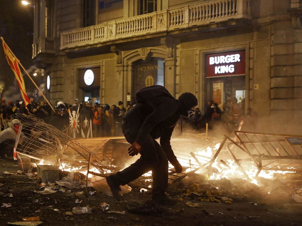 Foto: Imagen de archivo de los disturbios en Cataluña. (EFE)
