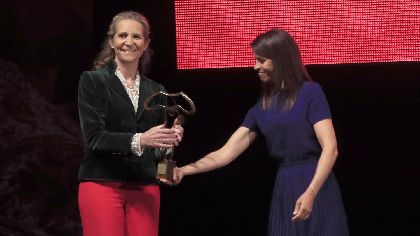 Elena de Borbón recibe el premio Tauromaquia y Mujer. (EFE)