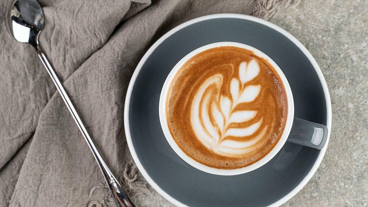 ¿Quieres crear lattes y cappuccinos como de cafetería en casa? Ahorra la mitad en este espumador de leche de alta calidad por tiempo limitado