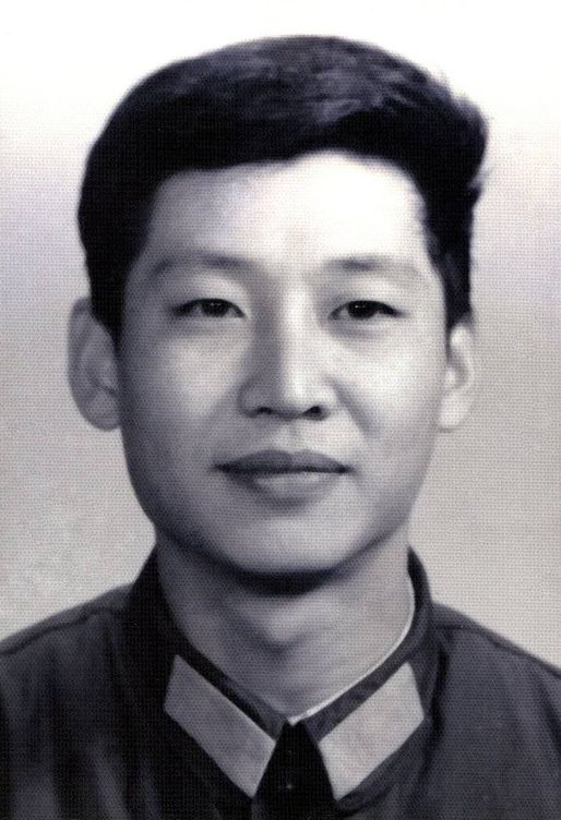Foto de carné de Xi Jinping en 1979, con 25 años. (Xinhua Press)