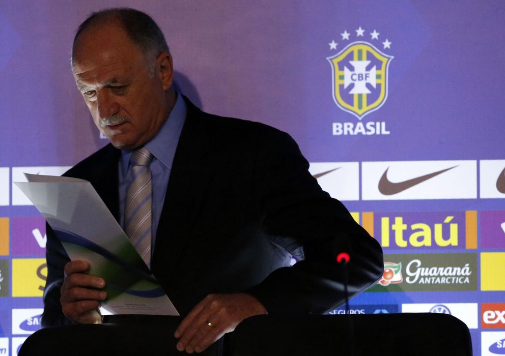 Foto: Luiz Felipe Scolari, instantes antes de dar la lista de Brasil para el Mundial (Reuters)