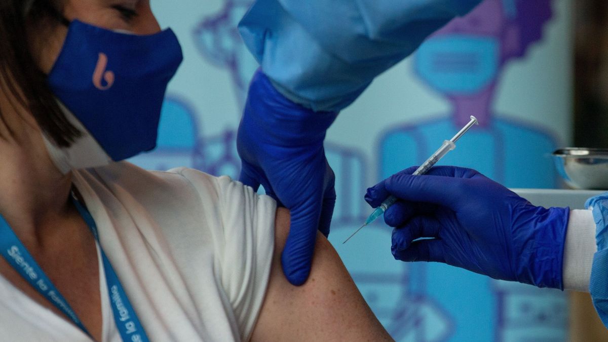 Los festivos y la logística complican la vacunación en pleno repunte del virus