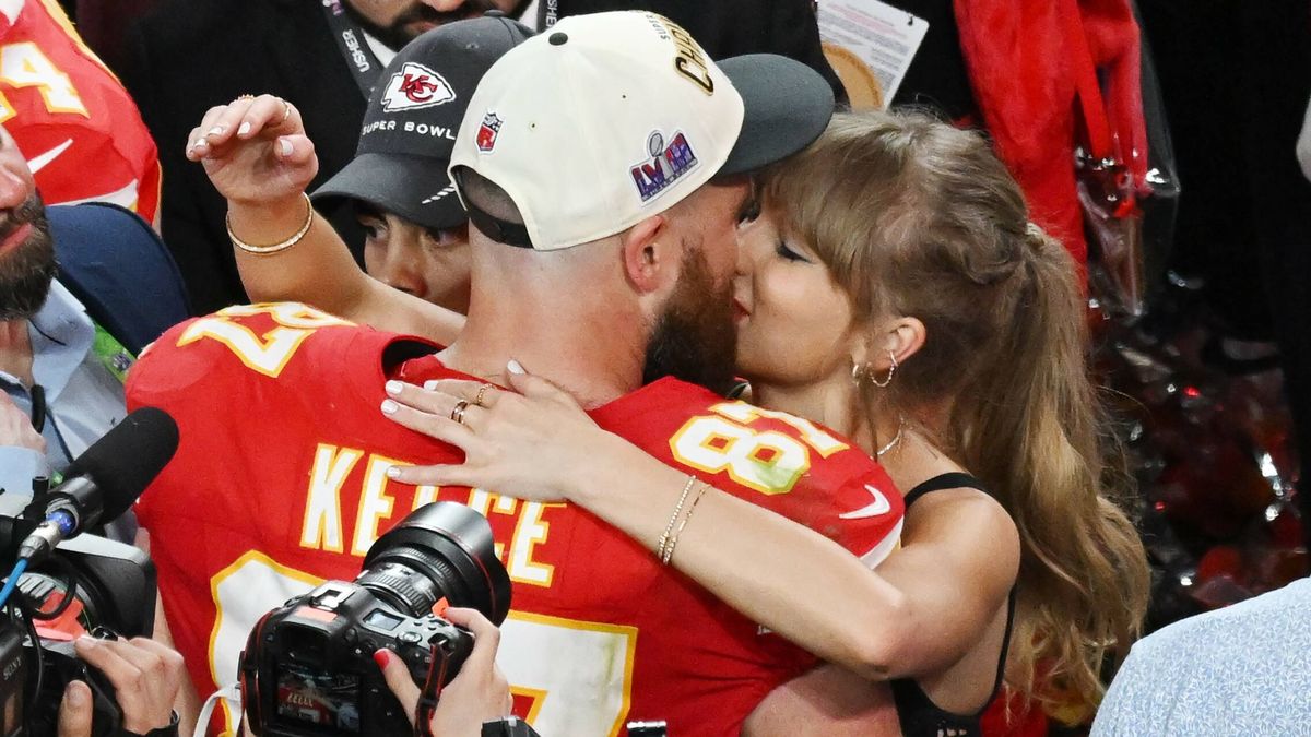 El romántico beso de Taylor Swift a su novio, el gallo viral de Alicia Keys y otros grandes momentos de la Super Bowl