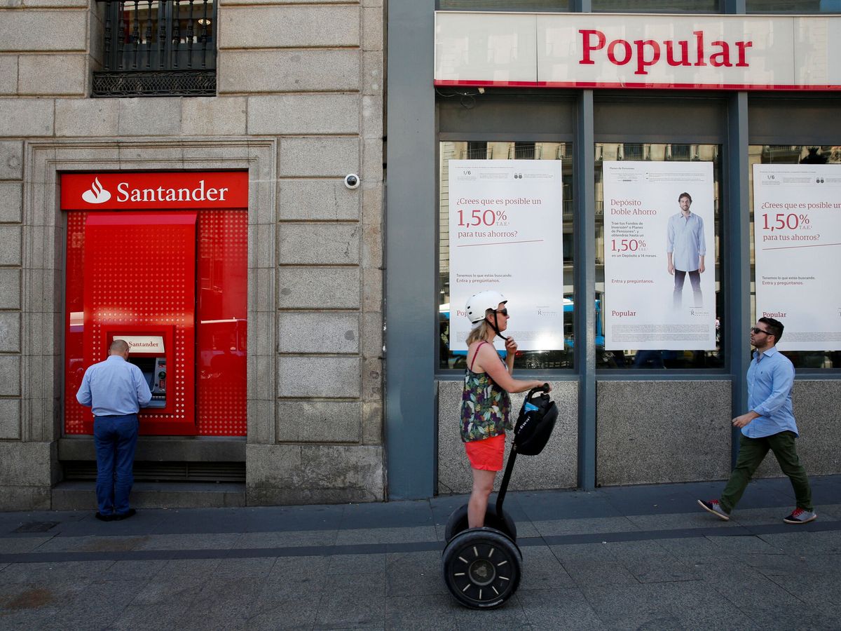 Foto: Oficina del Banco Popular. (Reuters/Juan Medina)