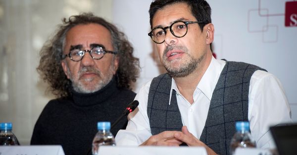 Foto: El Presidente de la SGAE, José Ángel Hevia (d), junto a Teo Cardala (i). (EFE)