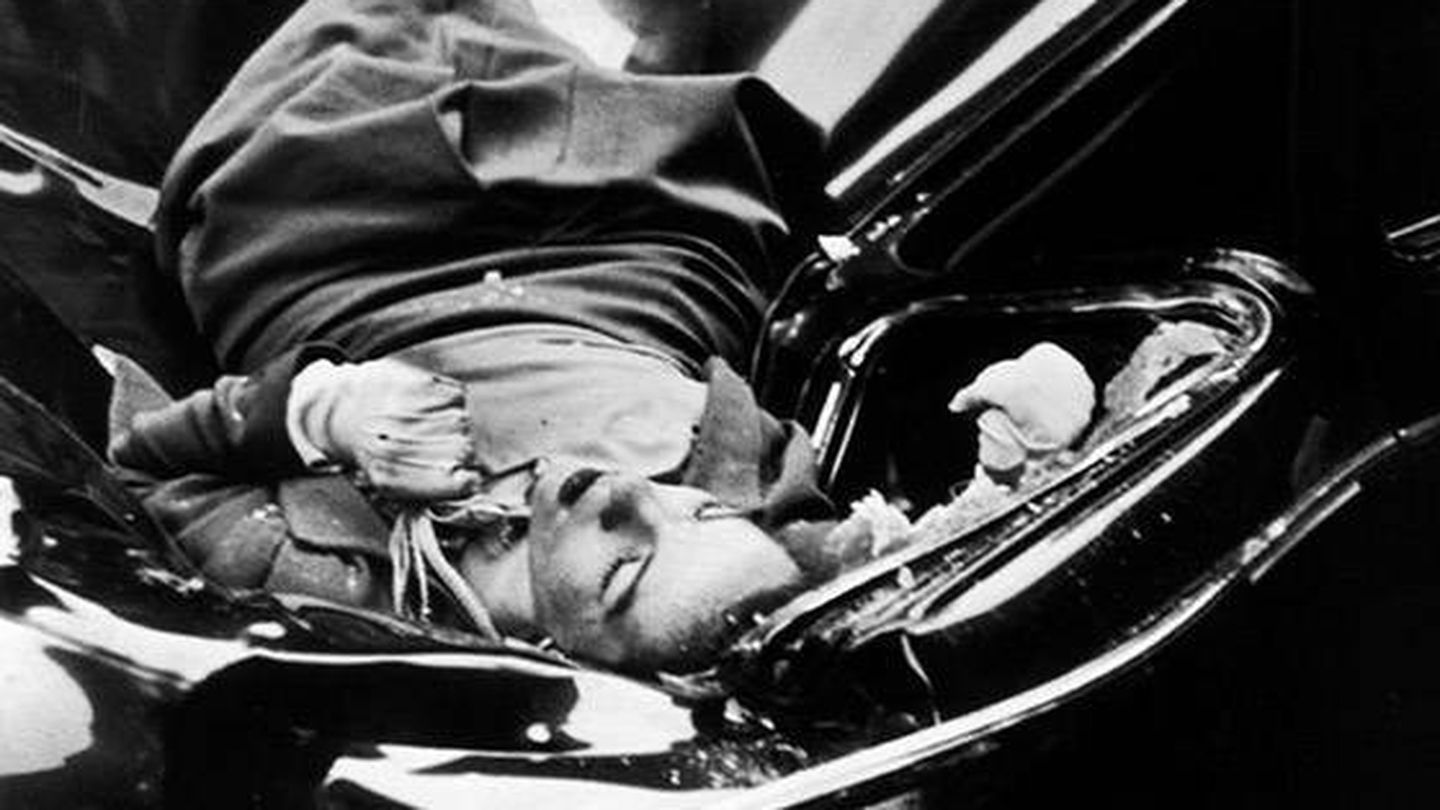 El suicidio de Evelyn McHale fotografiado por Andy Warhol.