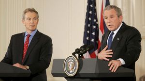 Bush y Blair piden apoyo para Iraq y descartan la retirada de tropas