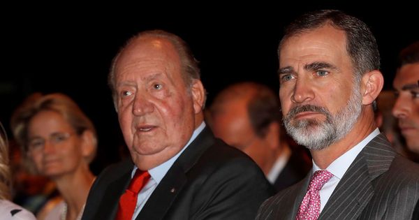 Foto: Felipe VI acompañado por Juan Carlos I. (EFE).