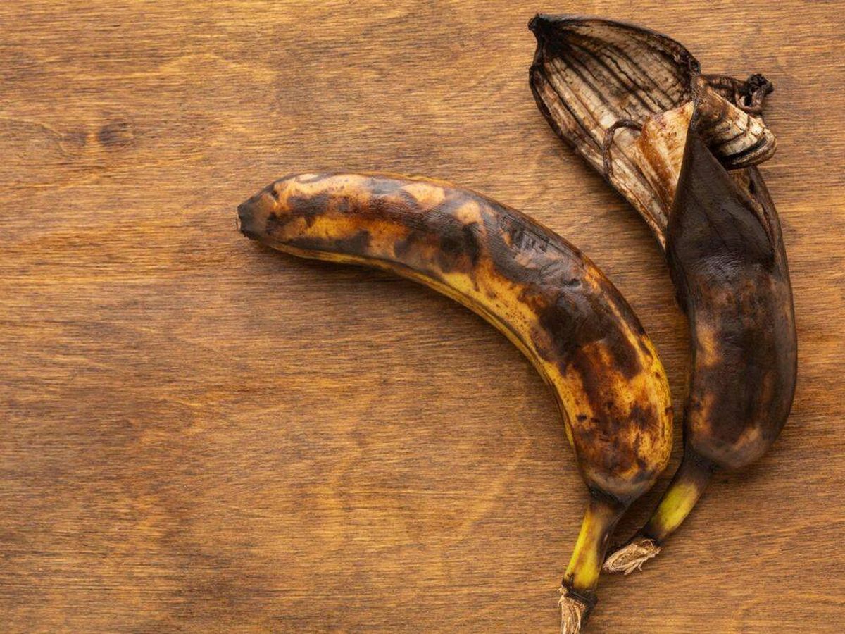 Foto: Adiós a los plátanos negros: estos son los trucos para que aguanten más tiempo frescos (iStock)