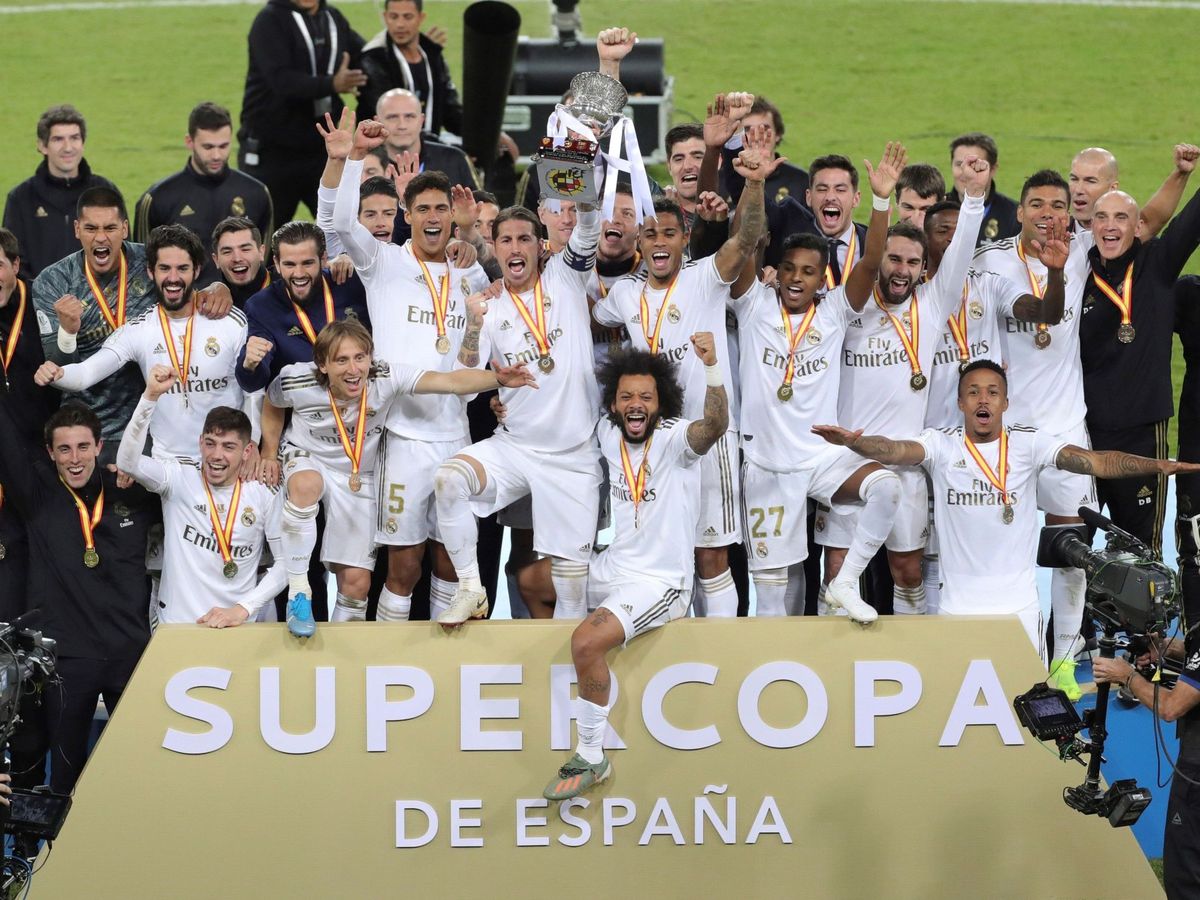 Foto: El Real Madrid celebra la Supercopa de España en Arabia Saudí. (EFE)