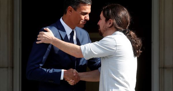 Foto: Pedro Sánchez recibe en La Moncloa al líder de Podemos, Pablo Iglesias, este 6 de septiembre. (EFE)