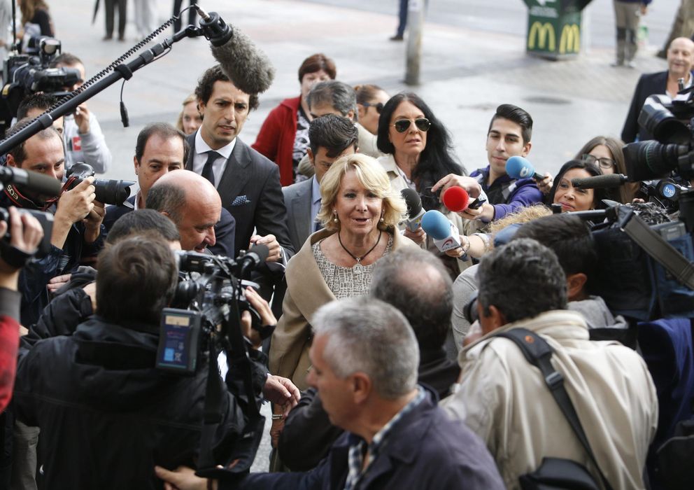 Foto: Esperanza Aguirre, a su llegada a los Juzgados de Plaza de Castilla. (EFE)