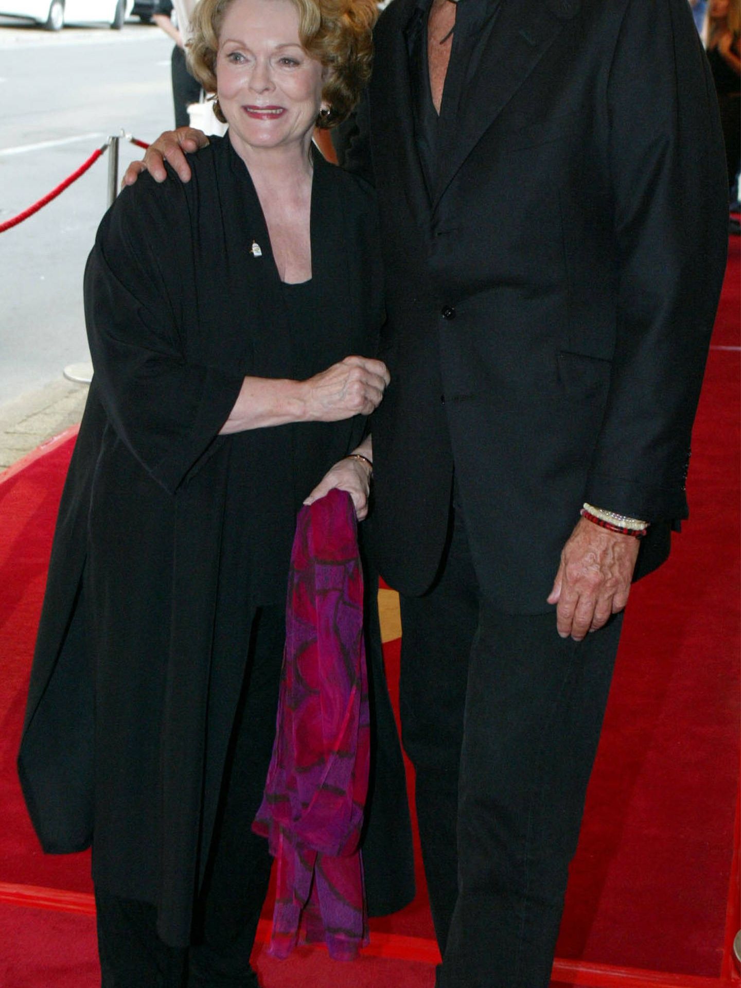  La actriz, junto al director Joel Schumacher en el festival de cine de Toronto. (Getty)