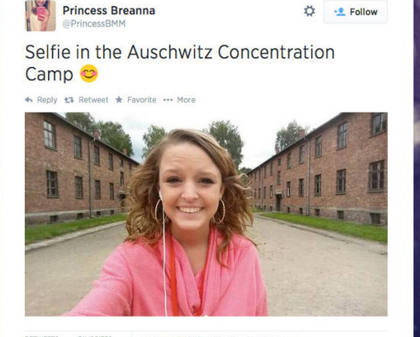 En 2014, la adolescente Breanna Mitchell publicó un selfie en el campo de concentración.