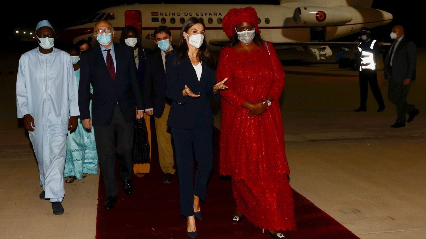 Letizia y la primera dama de la República de Senegal, Marème Faye Sall. (EFE/Francisco Gómez) 