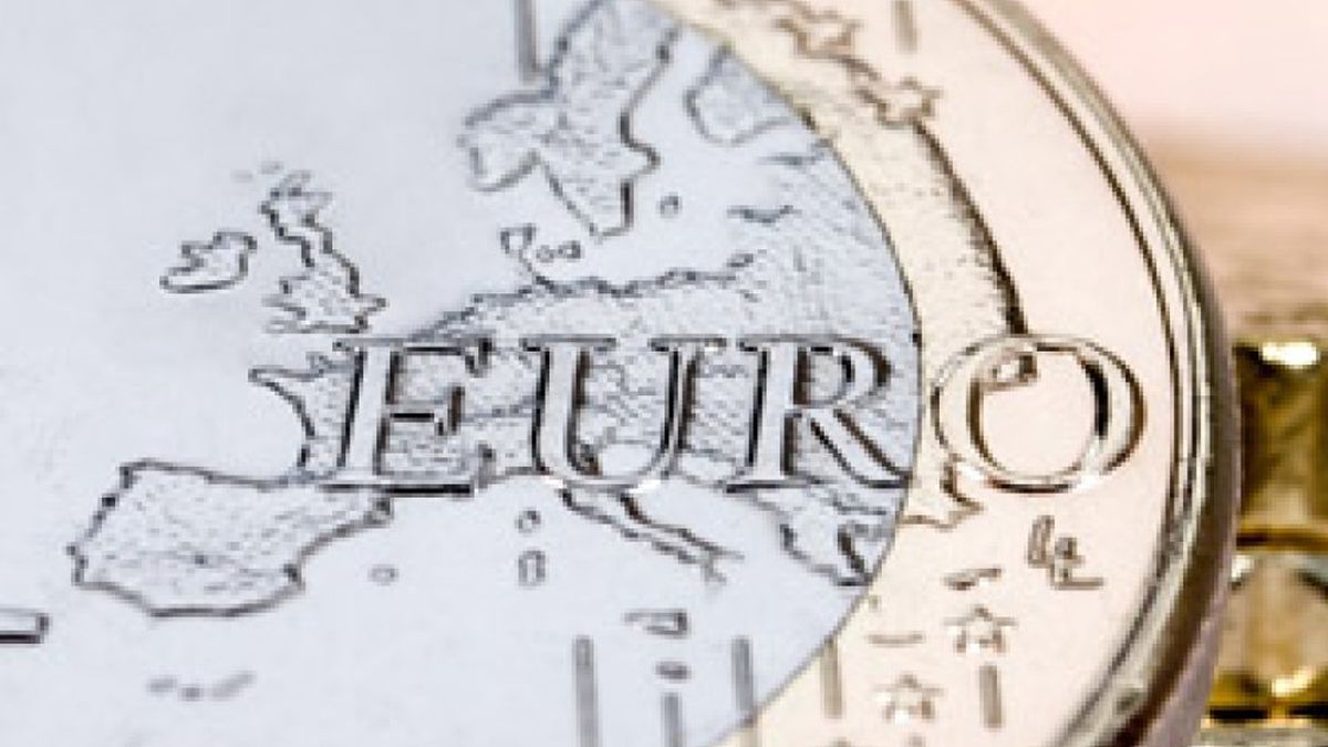El euro intenta recuperarse del ataque especulativo de varios 'hedge funds': $8.000 millones contra la divisa