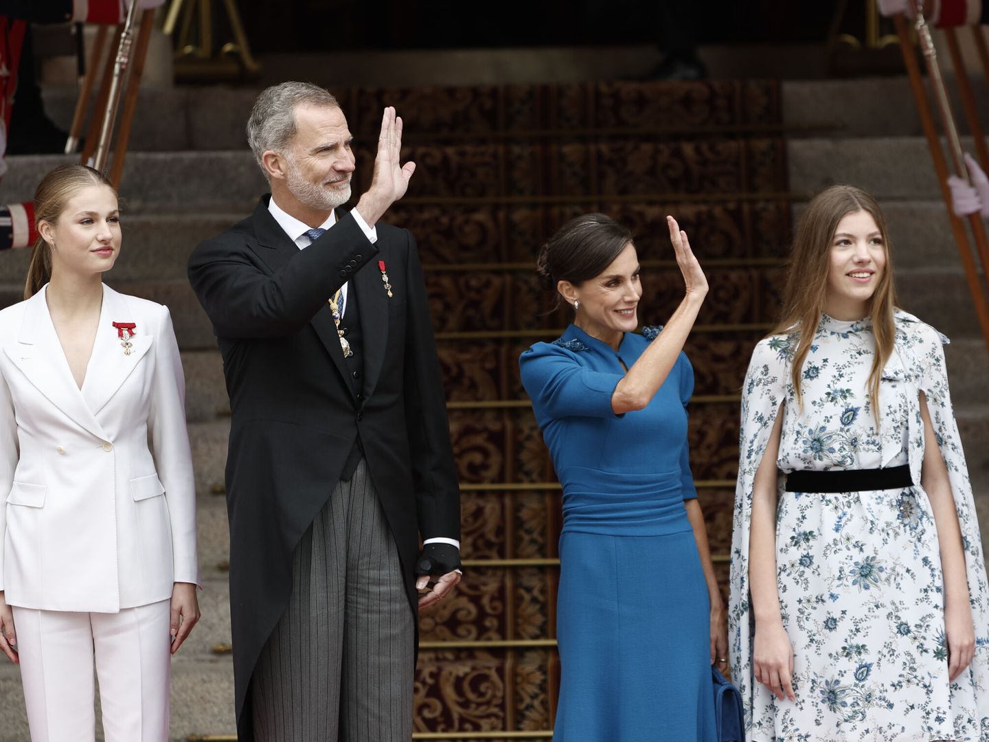 La familia real, a las puertas del Congreso. (EFE)